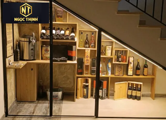 KỆ CẦU THANG TỦ KÍNH NGỌC THỊNH - KCT09